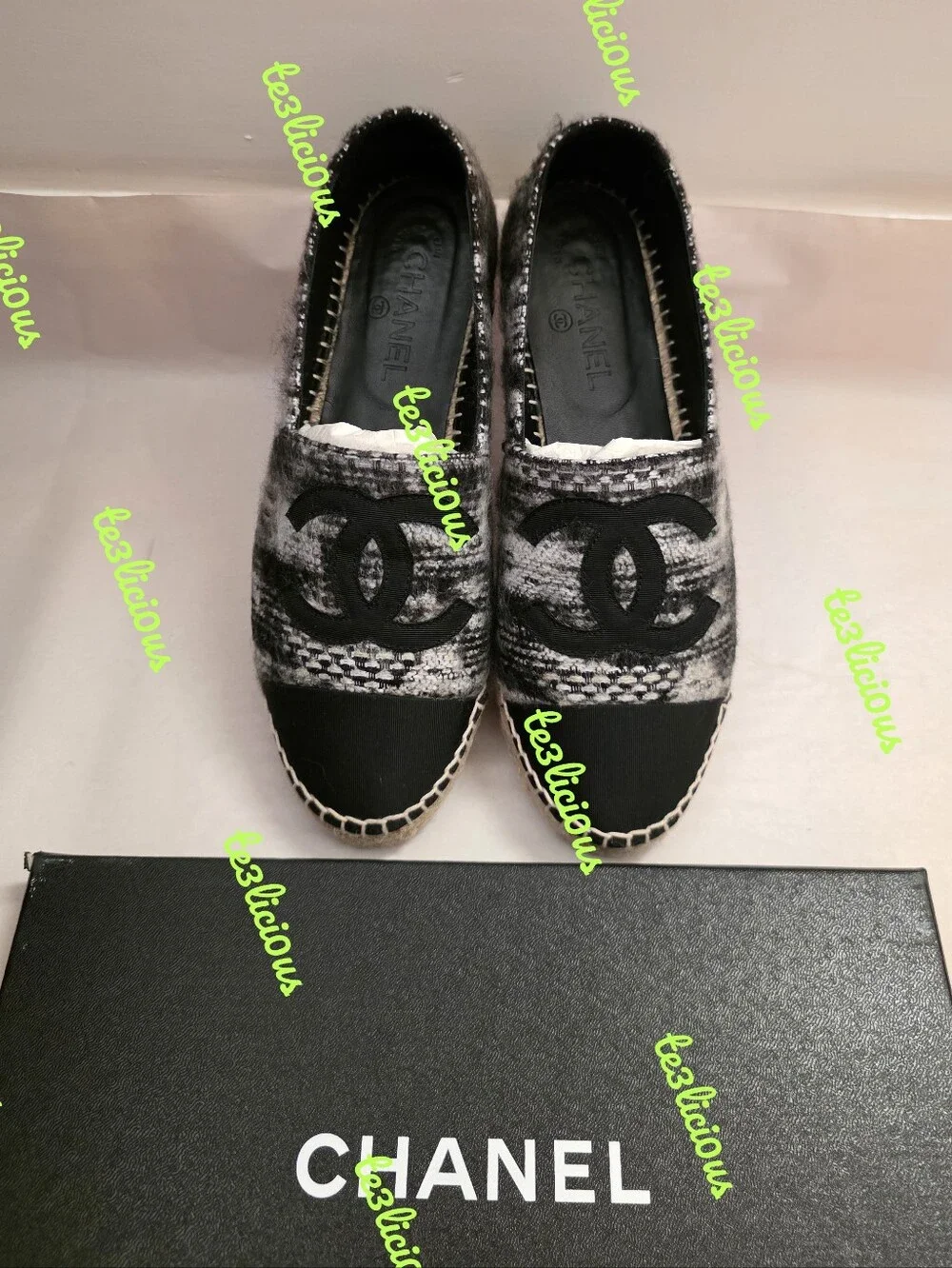 CHANEL 18A WHITE BLACK TWEED ESPADRILLES SIZE 39 *PRE-OWNED 100% AUTHENTIC*